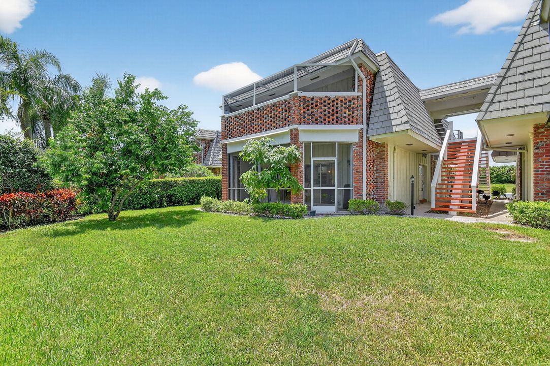 For Sale: $309,998 (2 beds, 2 baths, 1170 Square Feet)