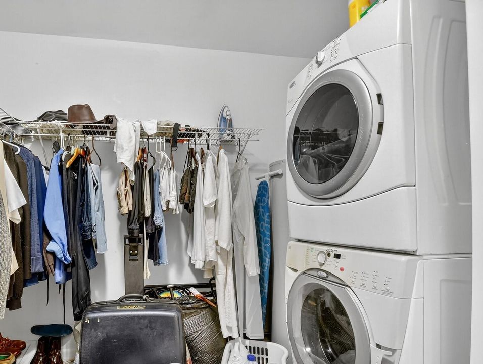 For Sale: $309,998 (2 beds, 2 baths, 1170 Square Feet)