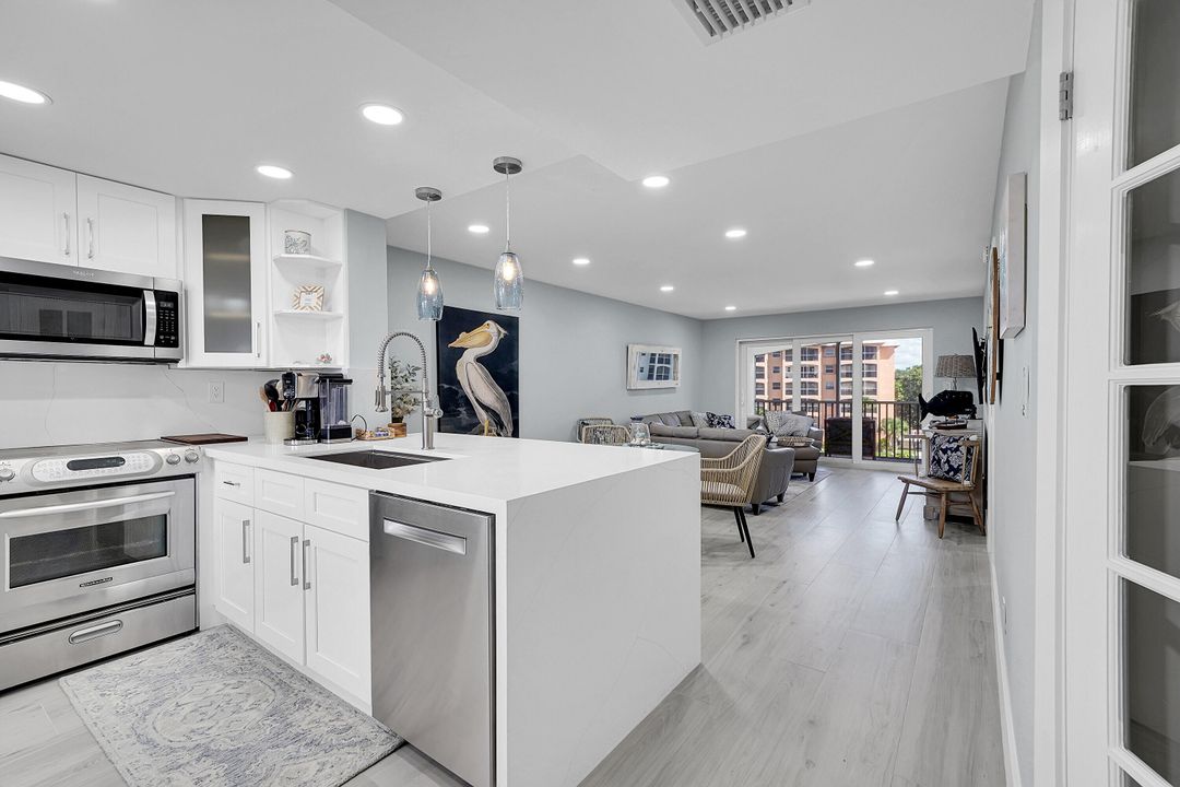 Под контрактом: $3,700 (1 спален, 1 ванн, 802 Квадратных фут)