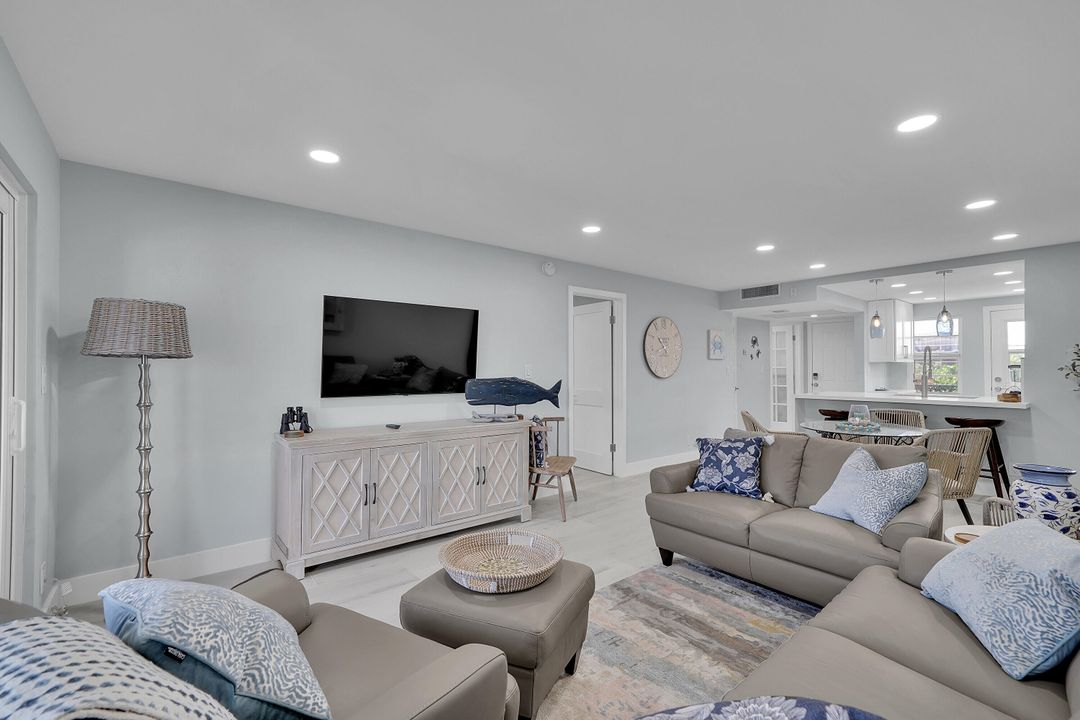 Под контрактом: $3,700 (1 спален, 1 ванн, 802 Квадратных фут)