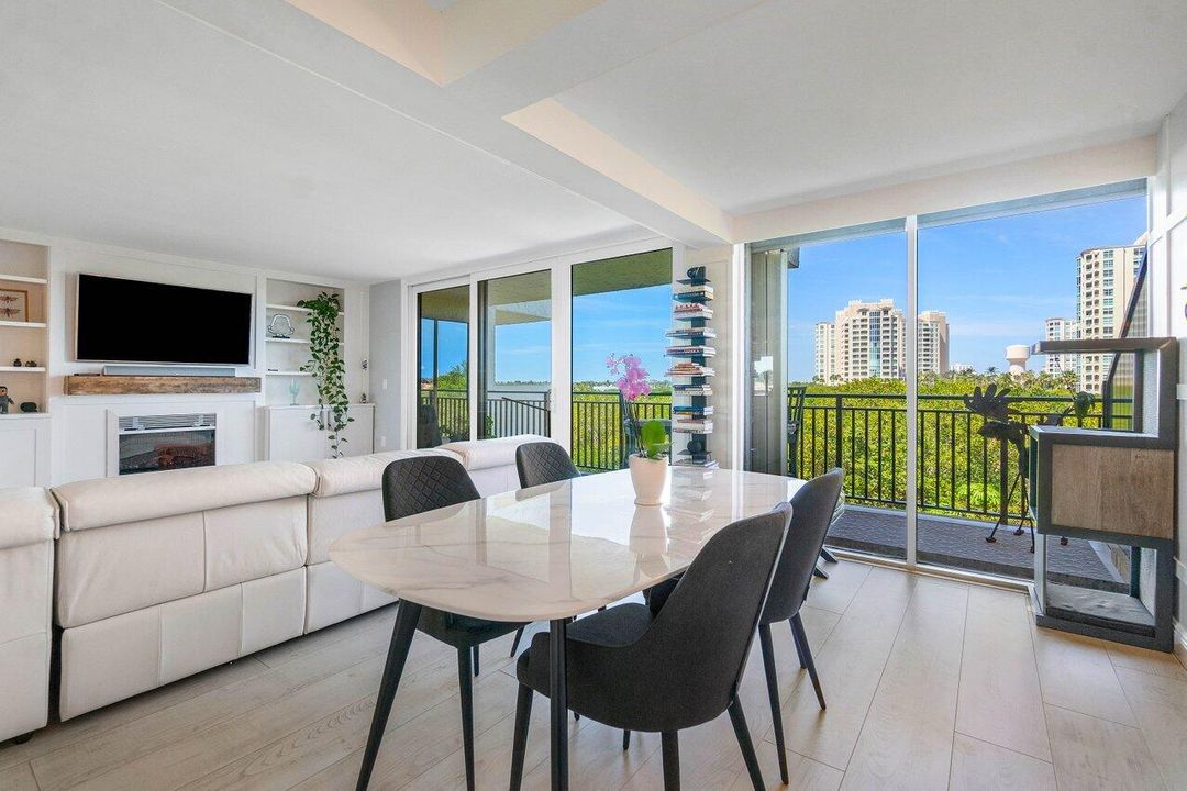 Active With Contract: $1,175,000 (2 beds, 2 baths, 2011 Square Feet)