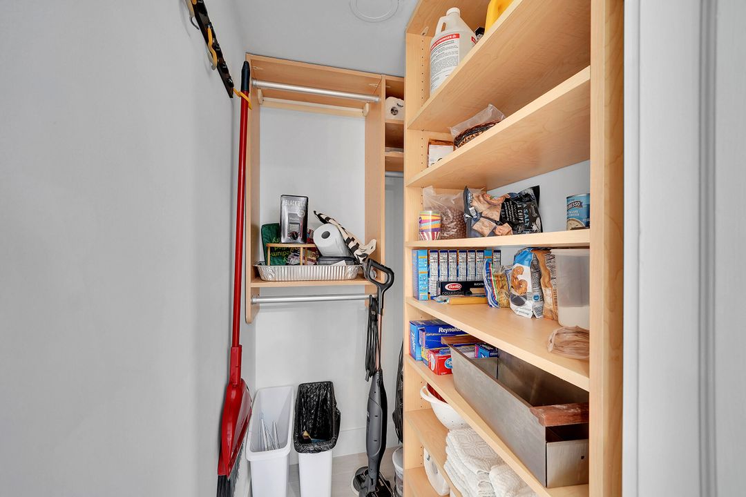 Под контрактом: $3,700 (1 спален, 1 ванн, 802 Квадратных фут)