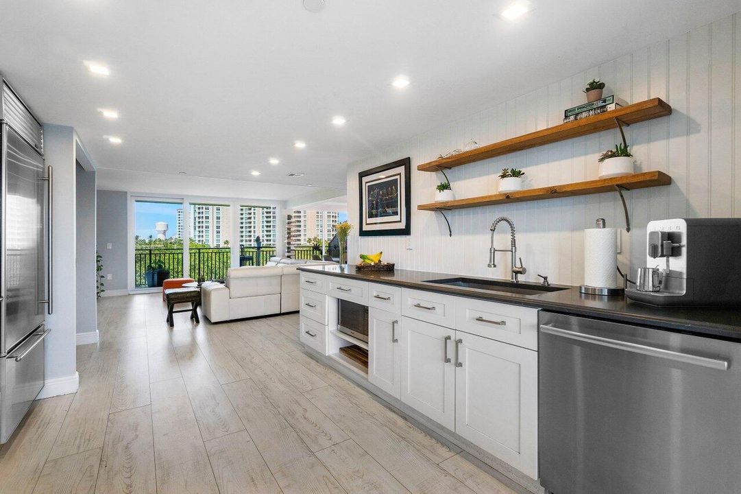 Active With Contract: $1,175,000 (2 beds, 2 baths, 2011 Square Feet)