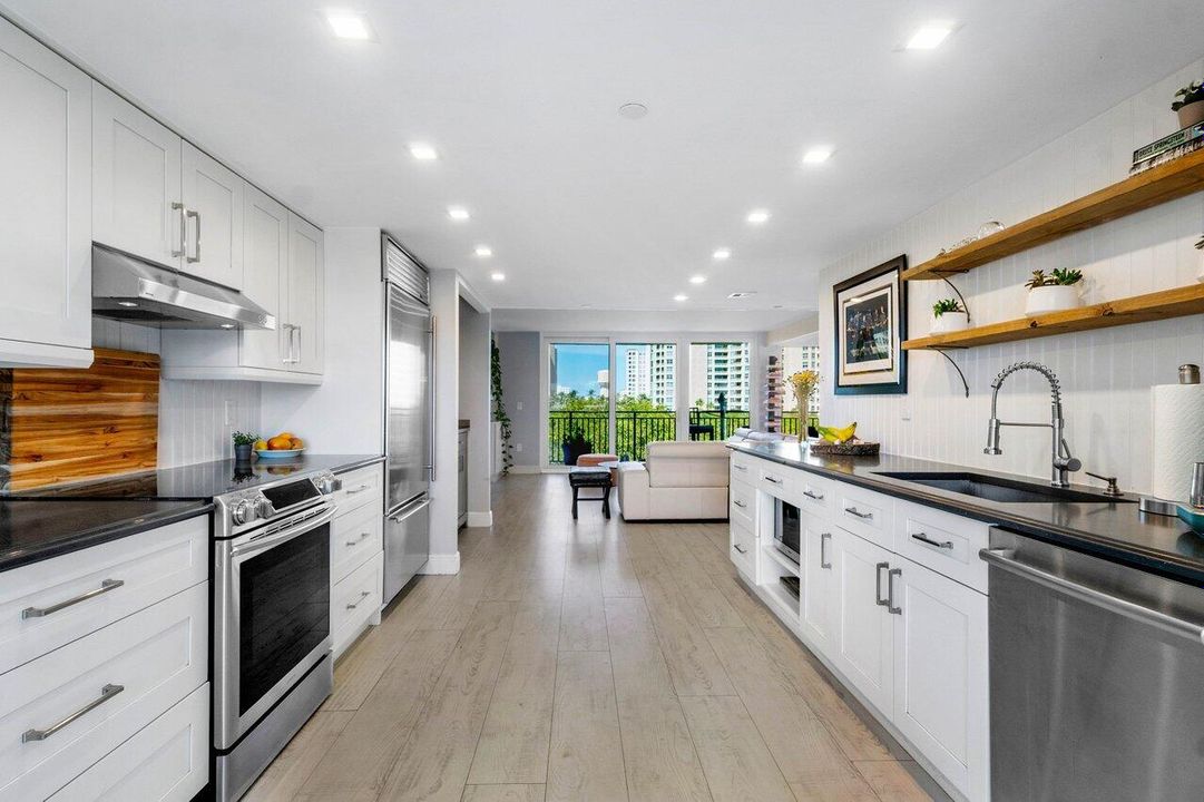 Active With Contract: $1,175,000 (2 beds, 2 baths, 2011 Square Feet)