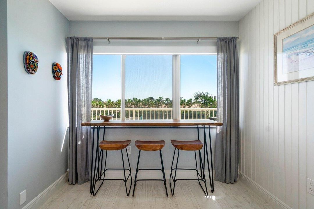 Active With Contract: $1,175,000 (2 beds, 2 baths, 2011 Square Feet)