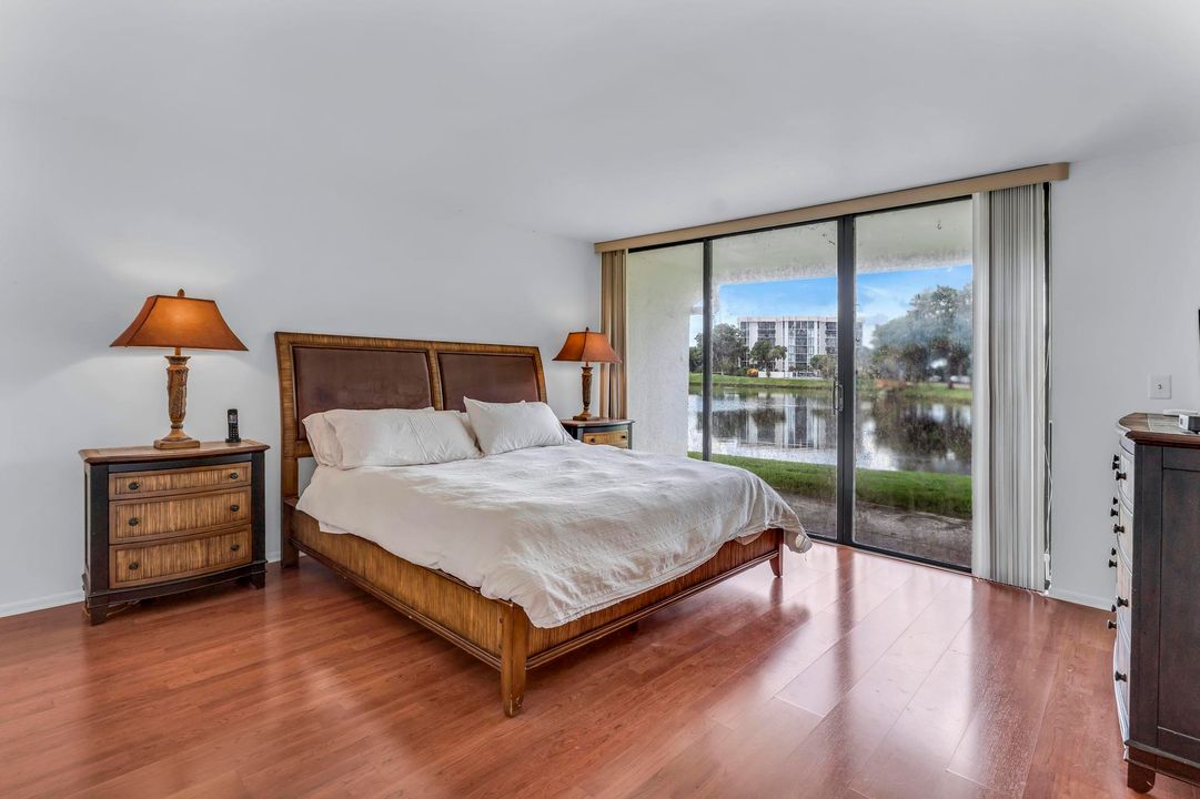 合同活跃: $290,000 (2 贝兹, 2 浴室, 1400 平方英尺)