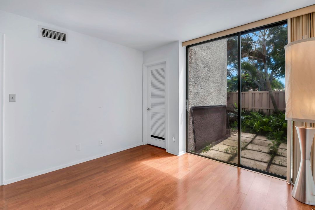 合同活跃: $290,000 (2 贝兹, 2 浴室, 1400 平方英尺)