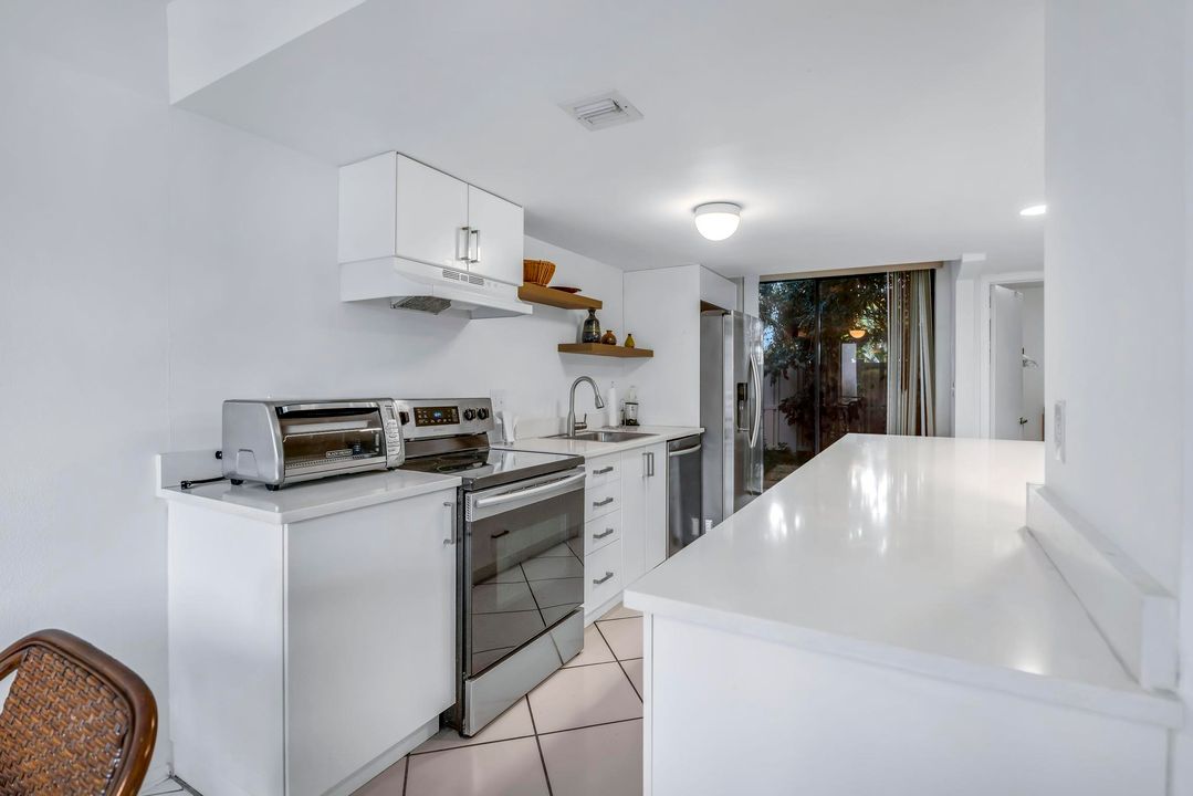 合同活跃: $290,000 (2 贝兹, 2 浴室, 1400 平方英尺)