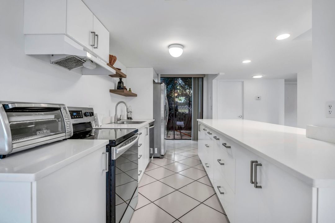 合同活跃: $290,000 (2 贝兹, 2 浴室, 1400 平方英尺)