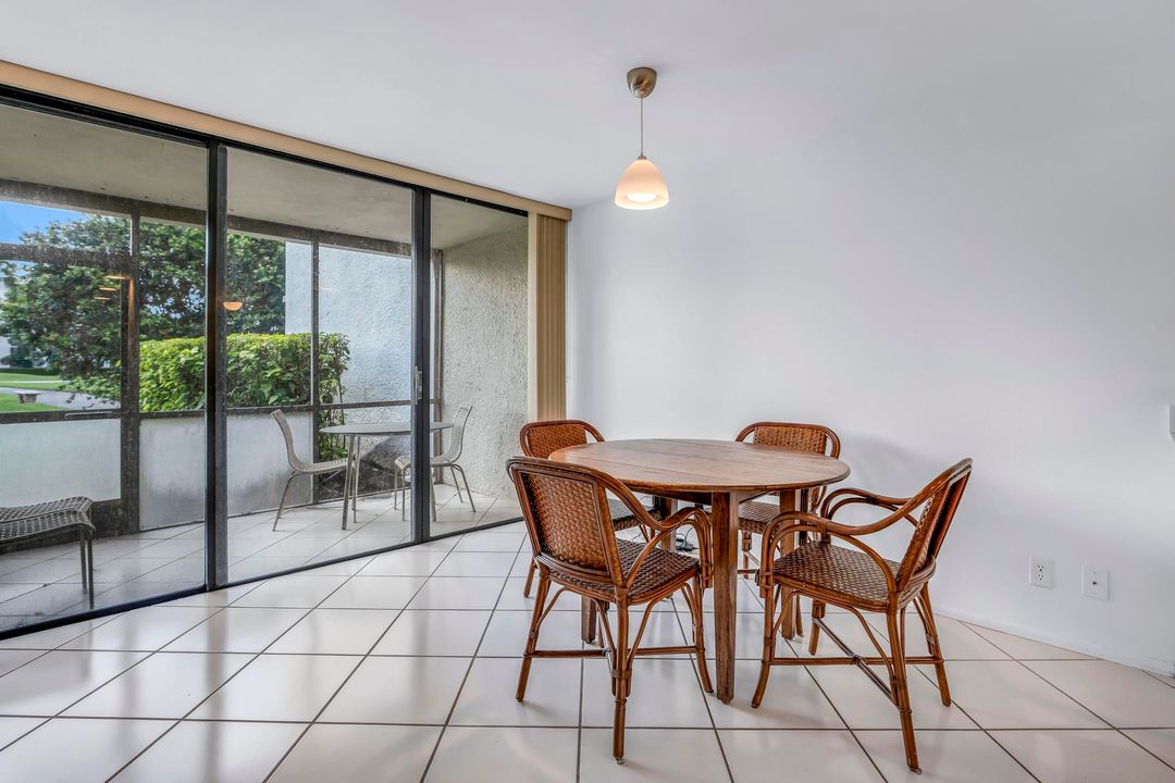 合同活跃: $290,000 (2 贝兹, 2 浴室, 1400 平方英尺)