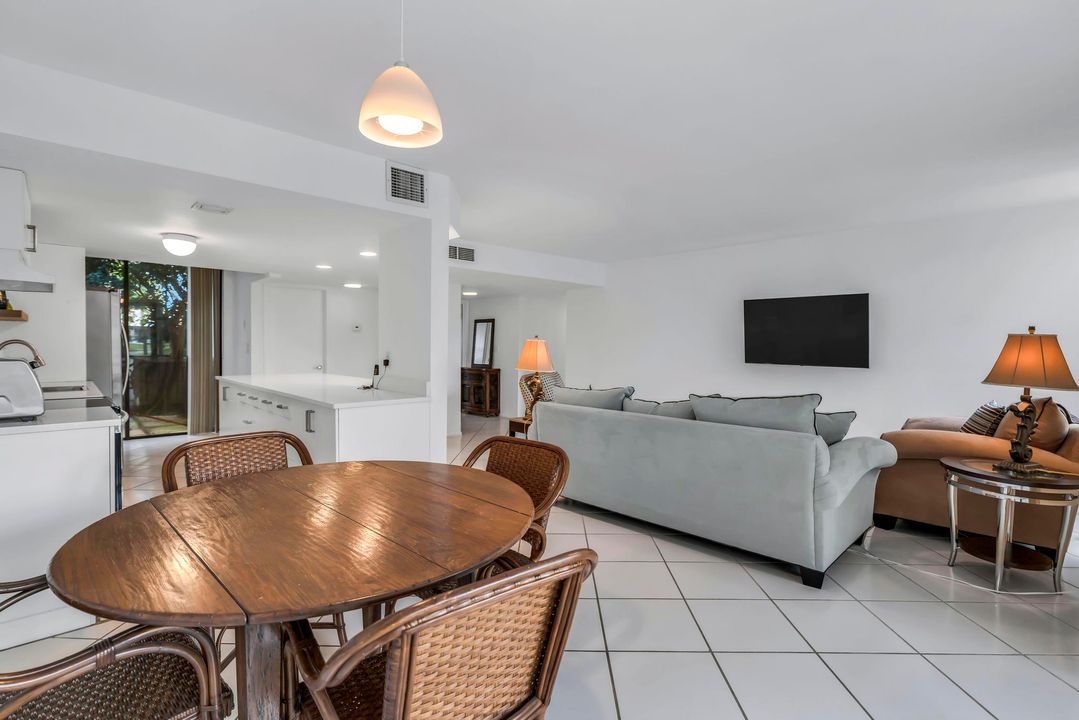 合同活跃: $290,000 (2 贝兹, 2 浴室, 1400 平方英尺)