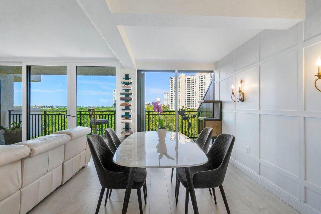 Active With Contract: $1,175,000 (2 beds, 2 baths, 2011 Square Feet)