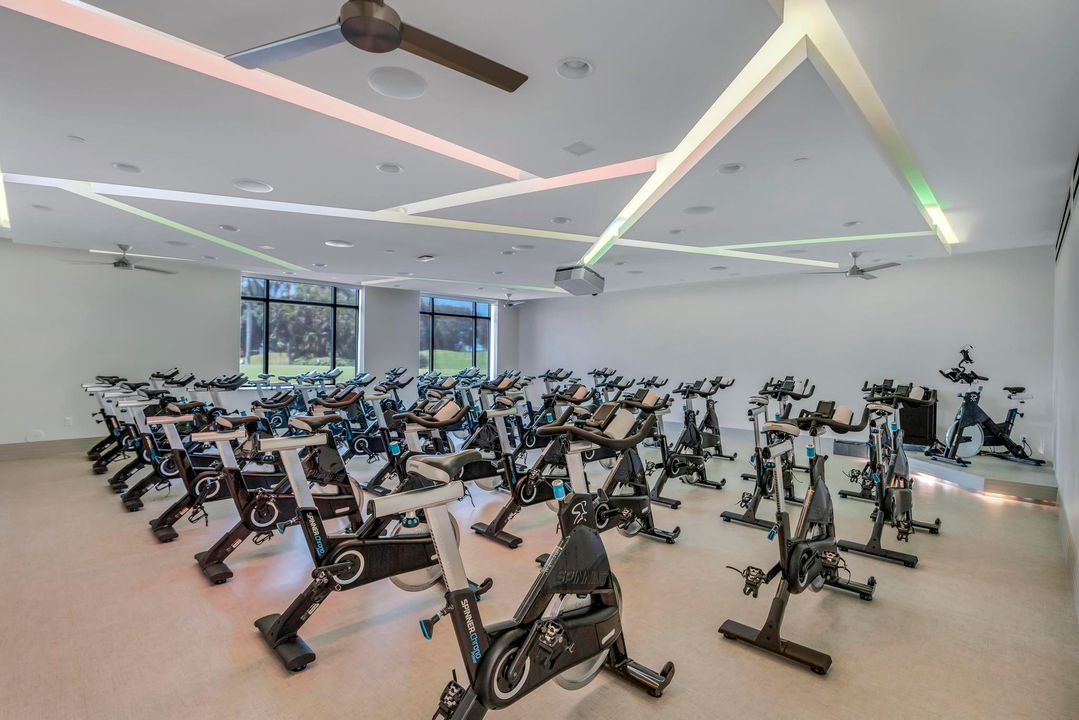 合同活跃: $290,000 (2 贝兹, 2 浴室, 1400 平方英尺)