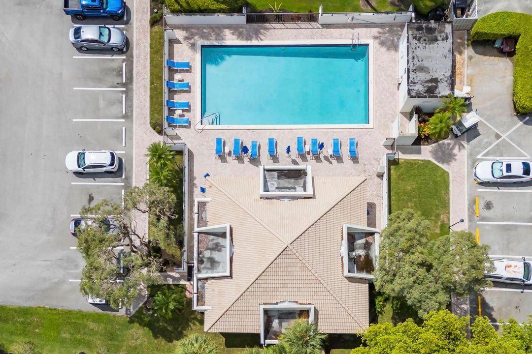 合同活跃: $290,000 (2 贝兹, 2 浴室, 1400 平方英尺)