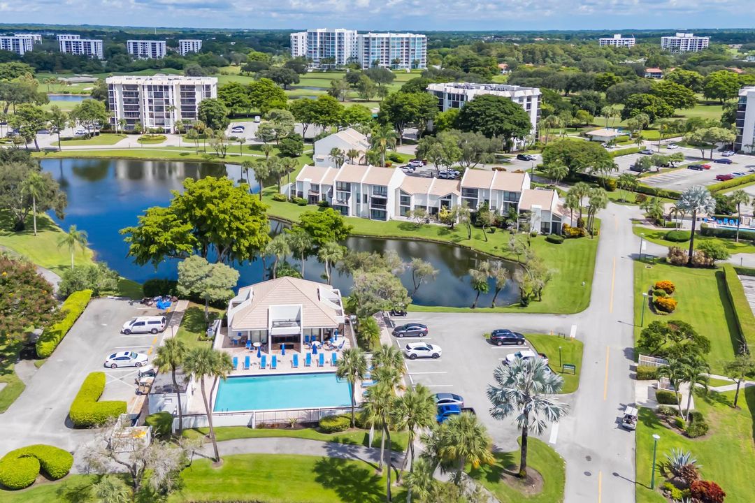 合同活跃: $290,000 (2 贝兹, 2 浴室, 1400 平方英尺)