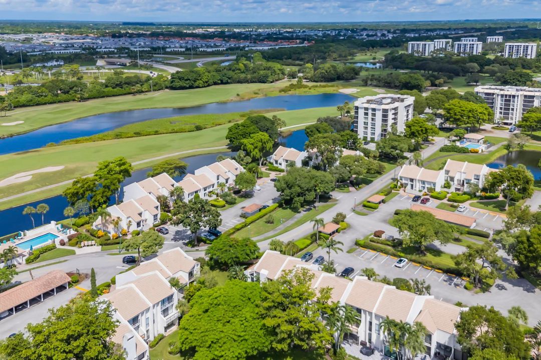 合同活跃: $290,000 (2 贝兹, 2 浴室, 1400 平方英尺)