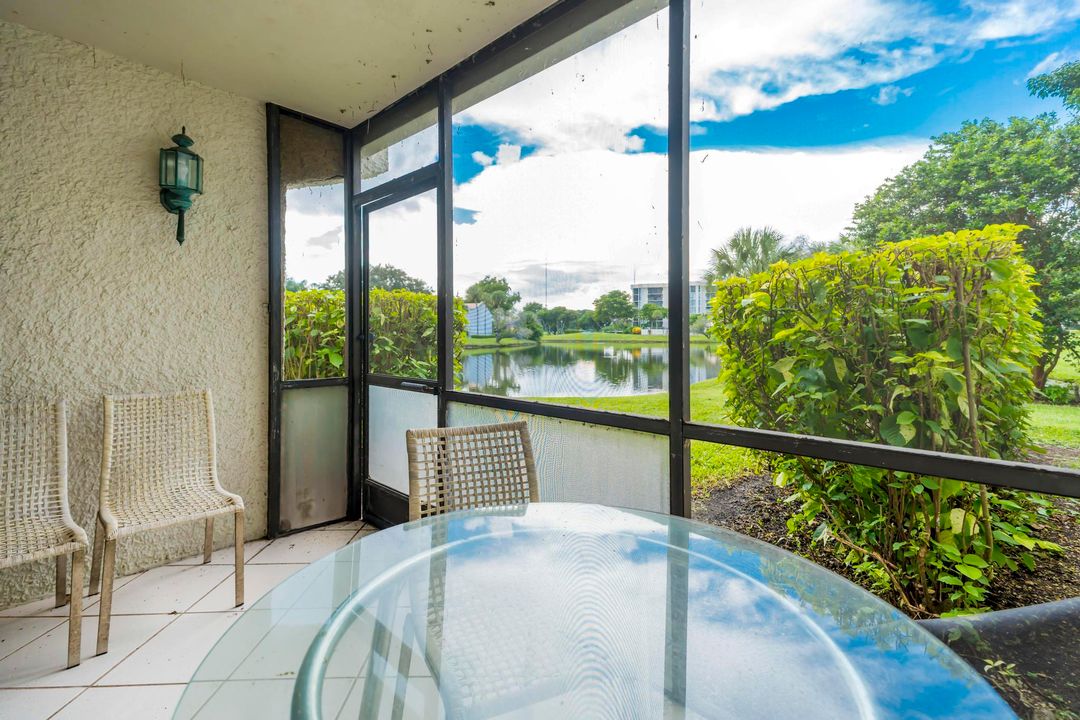 合同活跃: $290,000 (2 贝兹, 2 浴室, 1400 平方英尺)