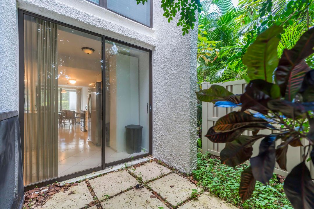 合同活跃: $290,000 (2 贝兹, 2 浴室, 1400 平方英尺)