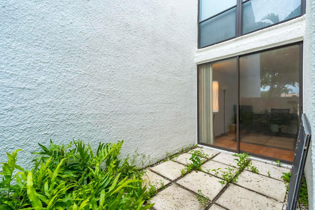 合同活跃: $290,000 (2 贝兹, 2 浴室, 1400 平方英尺)