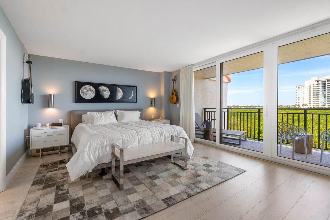 Active With Contract: $1,175,000 (2 beds, 2 baths, 2011 Square Feet)