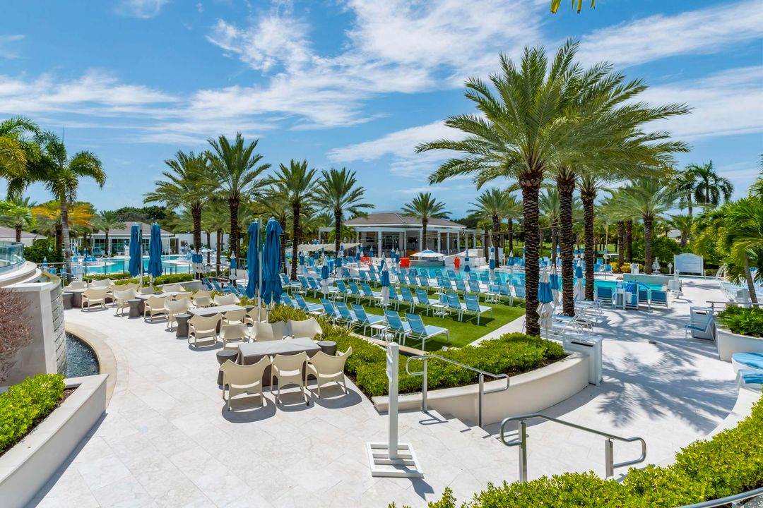 合同活跃: $290,000 (2 贝兹, 2 浴室, 1400 平方英尺)