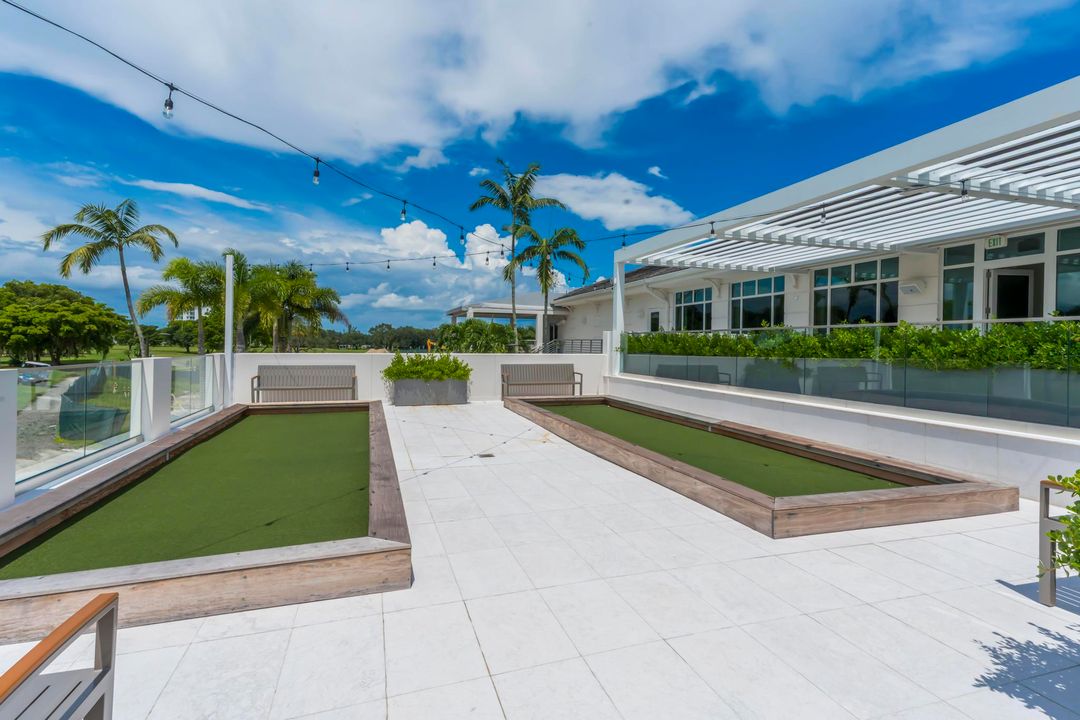 合同活跃: $290,000 (2 贝兹, 2 浴室, 1400 平方英尺)