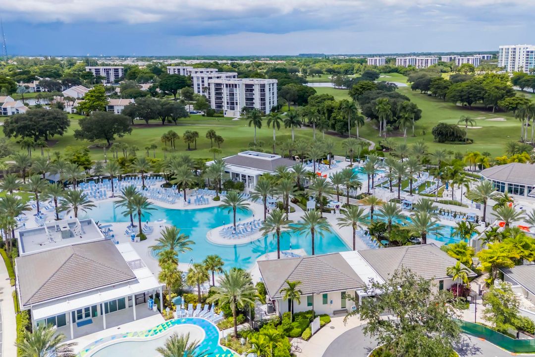 合同活跃: $290,000 (2 贝兹, 2 浴室, 1400 平方英尺)