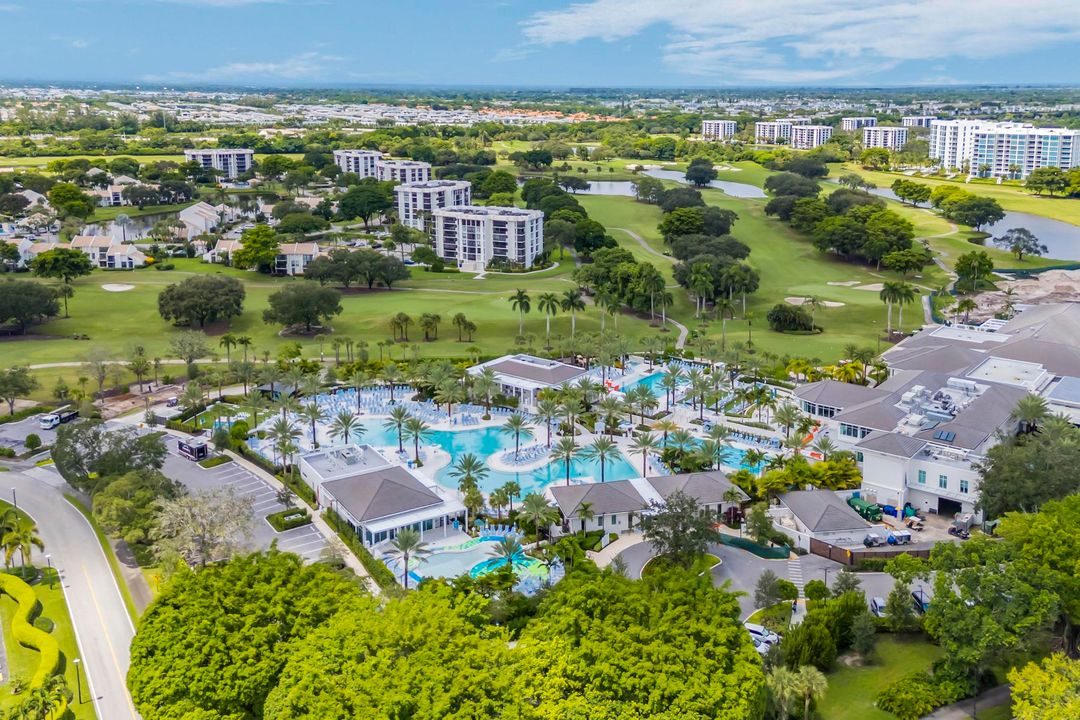 合同活跃: $290,000 (2 贝兹, 2 浴室, 1400 平方英尺)