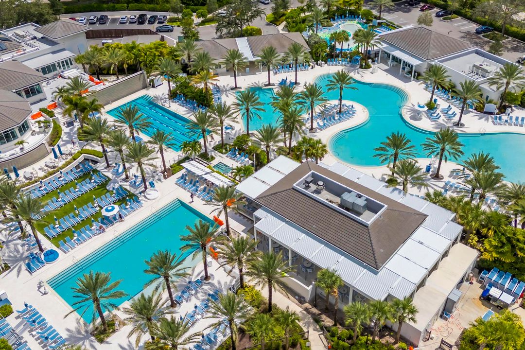 合同活跃: $290,000 (2 贝兹, 2 浴室, 1400 平方英尺)