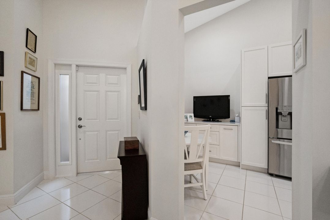 合同活跃: $359,900 (2 贝兹, 2 浴室, 1500 平方英尺)