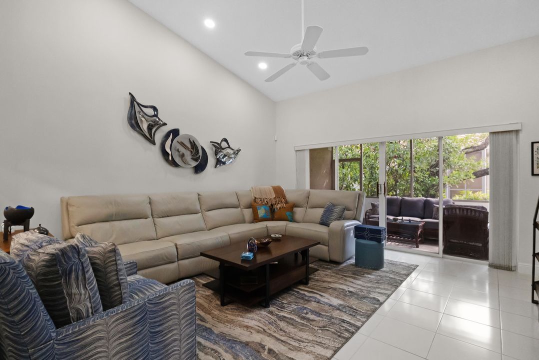 合同活跃: $359,900 (2 贝兹, 2 浴室, 1500 平方英尺)