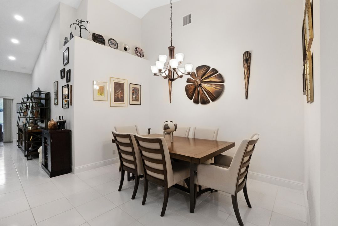 合同活跃: $359,900 (2 贝兹, 2 浴室, 1500 平方英尺)