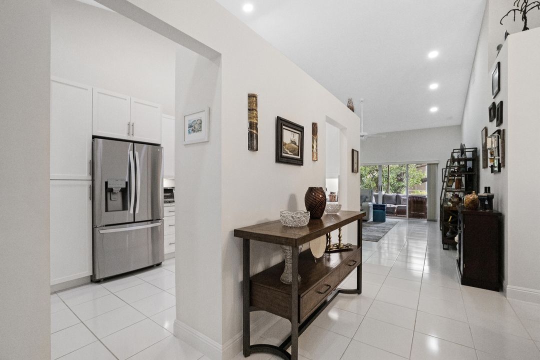 合同活跃: $359,900 (2 贝兹, 2 浴室, 1500 平方英尺)