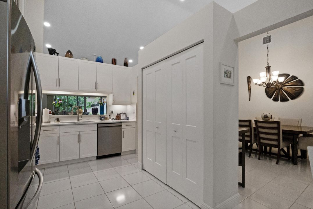 合同活跃: $359,900 (2 贝兹, 2 浴室, 1500 平方英尺)