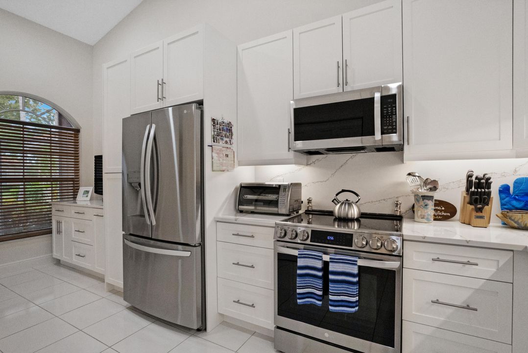 合同活跃: $359,900 (2 贝兹, 2 浴室, 1500 平方英尺)