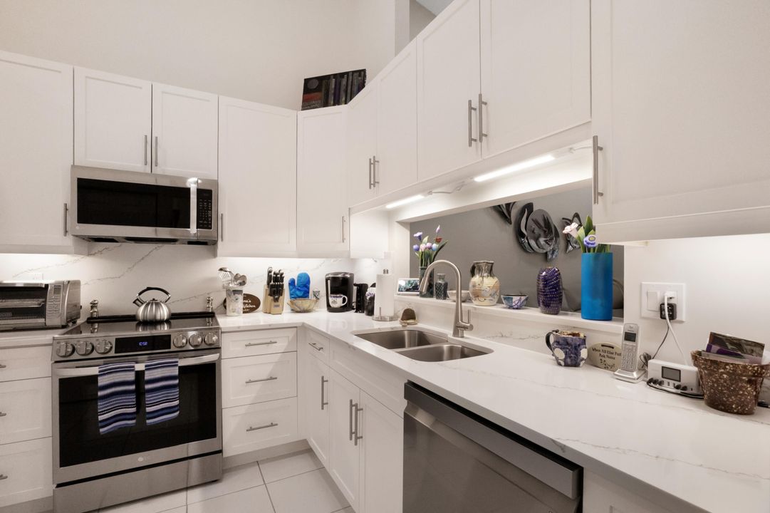 合同活跃: $359,900 (2 贝兹, 2 浴室, 1500 平方英尺)