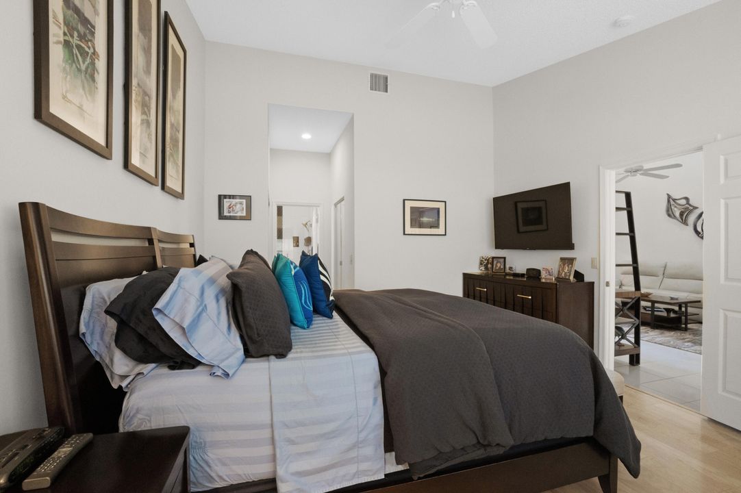 合同活跃: $359,900 (2 贝兹, 2 浴室, 1500 平方英尺)