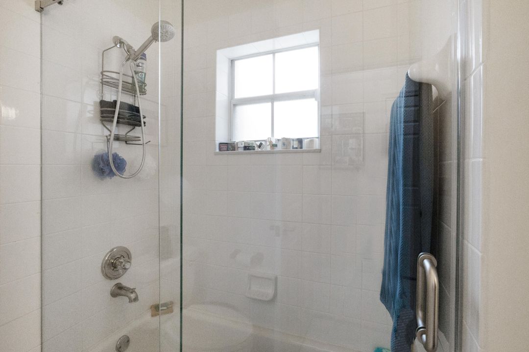 合同活跃: $359,900 (2 贝兹, 2 浴室, 1500 平方英尺)