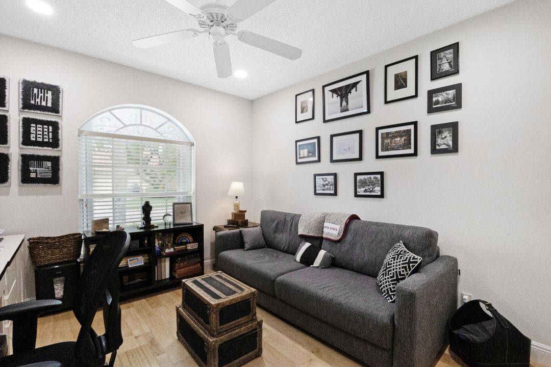 合同活跃: $359,900 (2 贝兹, 2 浴室, 1500 平方英尺)