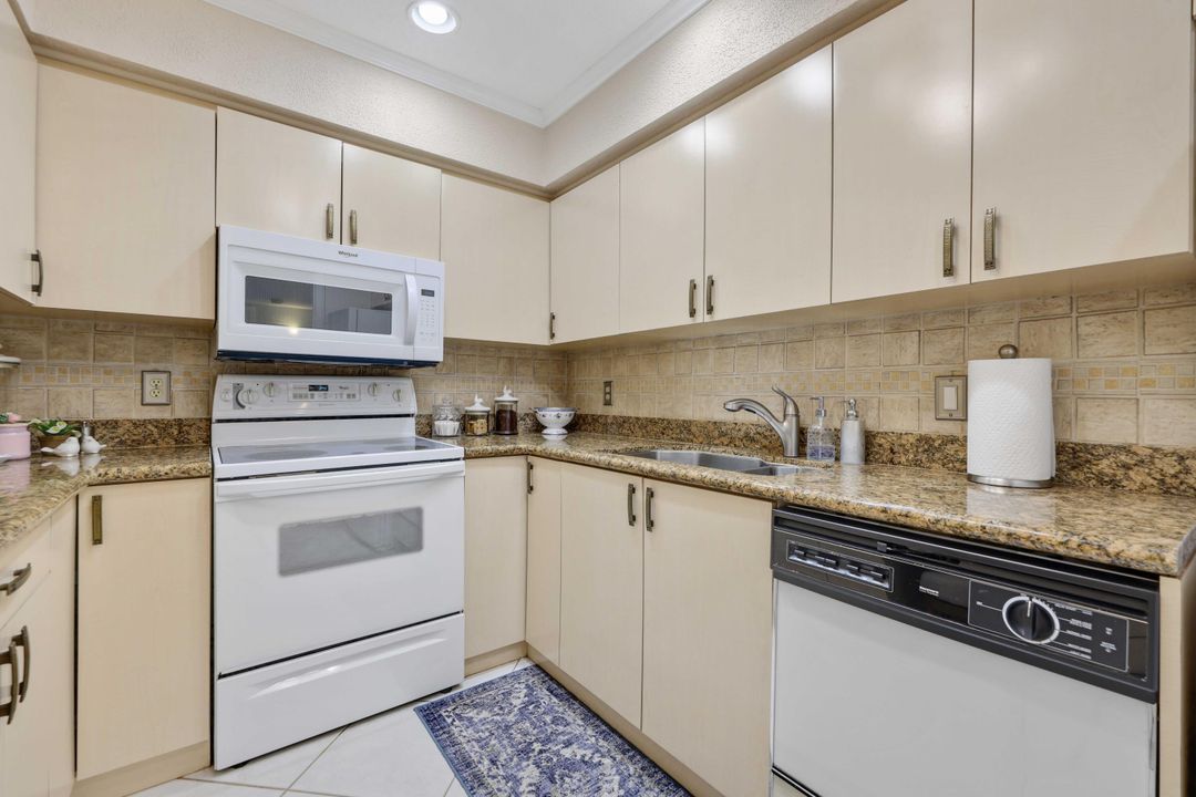 En Venta: $250,000 (2 camas, 2 baños, 1126 Pies cuadrados)