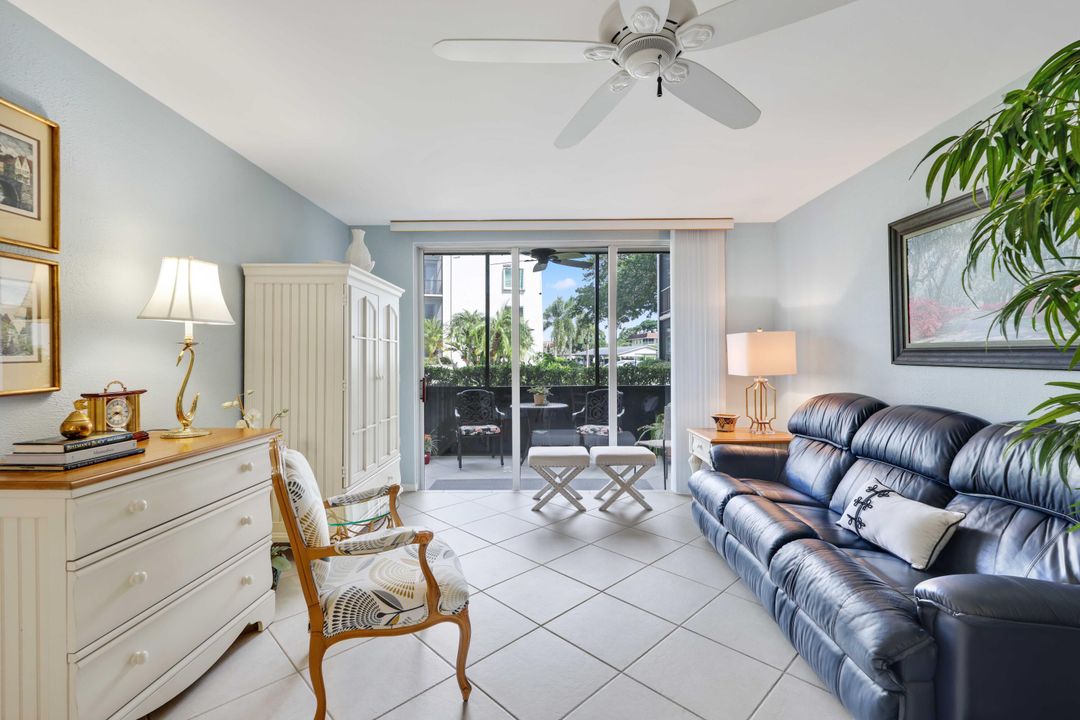 En Venta: $250,000 (2 camas, 2 baños, 1126 Pies cuadrados)