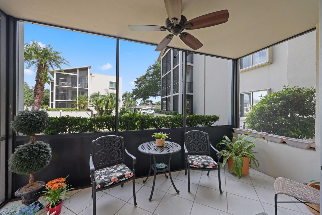 En Venta: $250,000 (2 camas, 2 baños, 1126 Pies cuadrados)