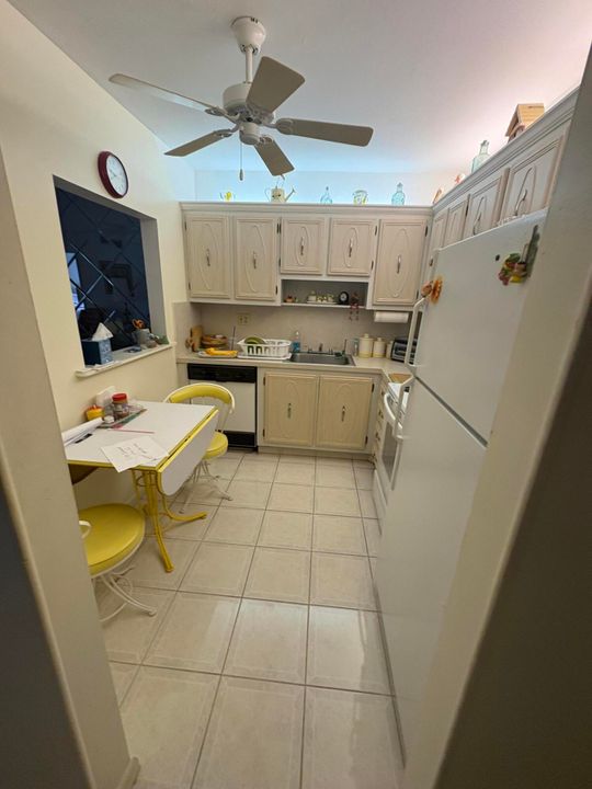 На продажу: $125,000 (2 спален, 2 ванн, 870 Квадратных фут)