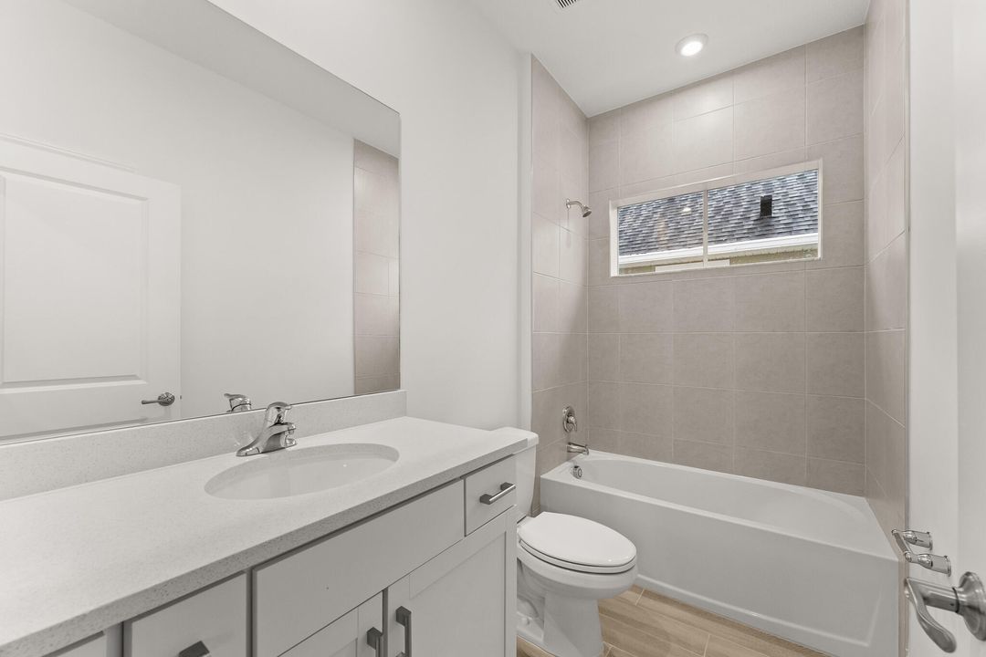 Под контрактом: $619,842 (3 спален, 2 ванн, 1943 Квадратных фут)