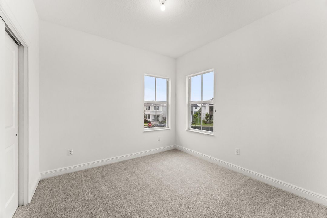 Под контрактом: $619,842 (3 спален, 2 ванн, 1943 Квадратных фут)