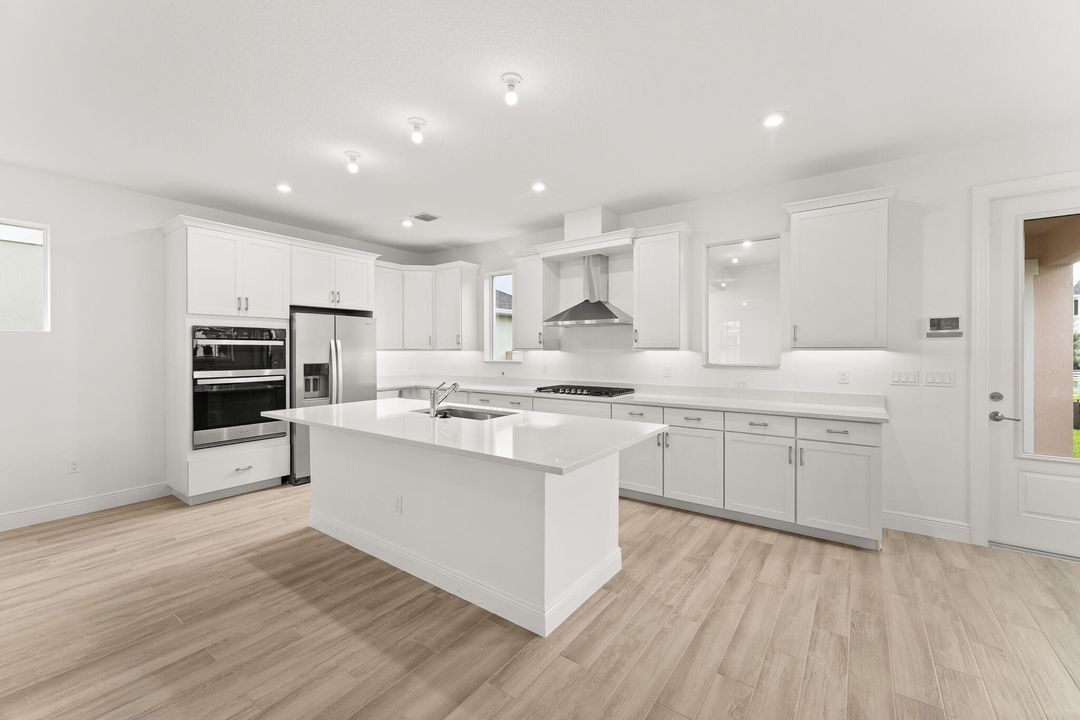 Под контрактом: $619,842 (3 спален, 2 ванн, 1943 Квадратных фут)