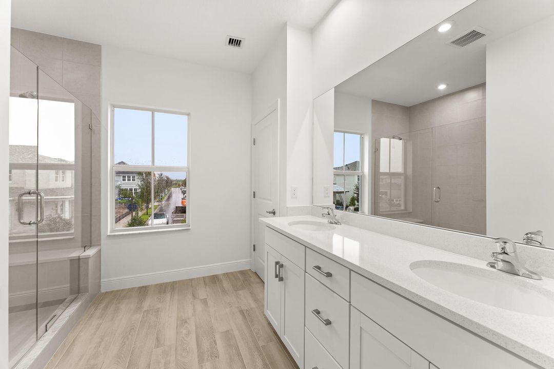 Под контрактом: $619,842 (3 спален, 2 ванн, 1943 Квадратных фут)