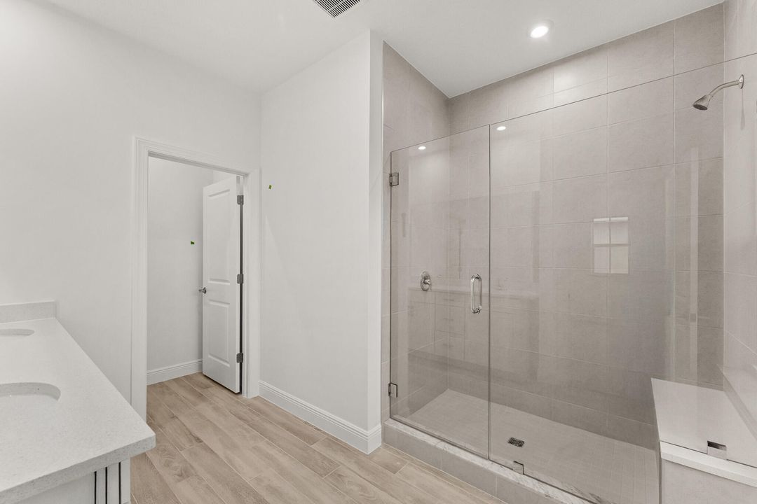 Под контрактом: $619,842 (3 спален, 2 ванн, 1943 Квадратных фут)