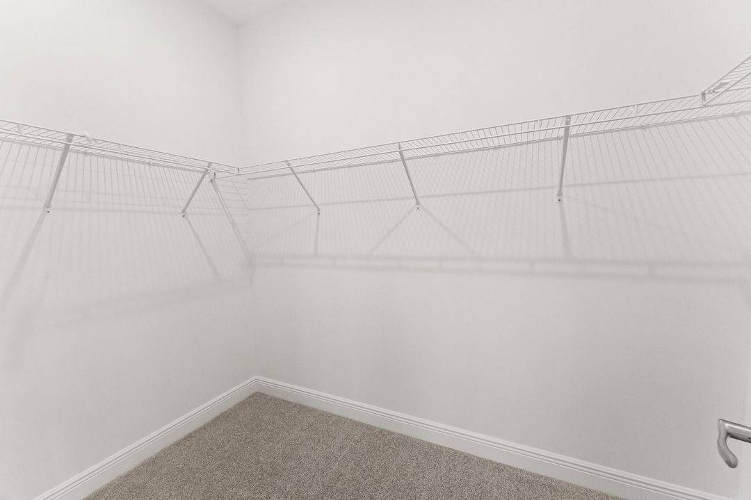 Под контрактом: $619,842 (3 спален, 2 ванн, 1943 Квадратных фут)