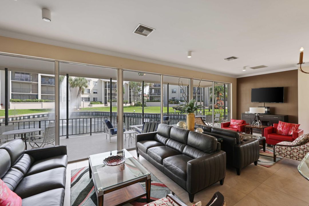 En Venta: $250,000 (2 camas, 2 baños, 1126 Pies cuadrados)